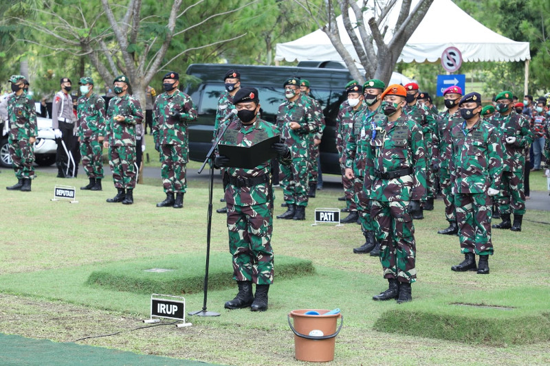 TNI Kibarkan Bendera Setengah Tiang Selama Sepekan - Medcom.id