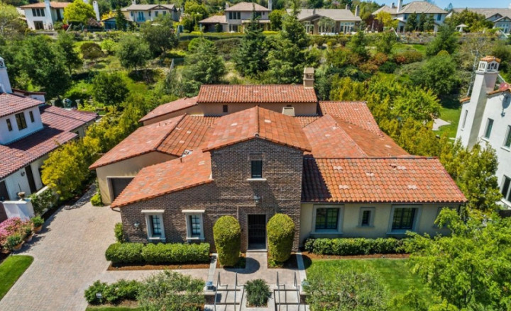 Jodie Foster Jual Rumah Bergaya Spanyol