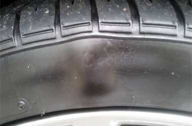 Tanda Fisik Ban Harus Diganti Baru