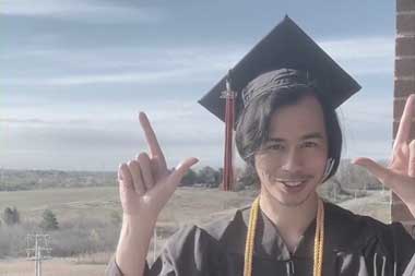 Putra Ray Sahetapy dan Dewi Yull Cum Laude