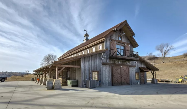 Unik, Rumah Dibangun Menyerupai Kandang Kuda