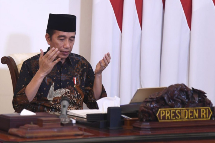 Jokowi Serahkan Zakat ke Baznas Secara Daring