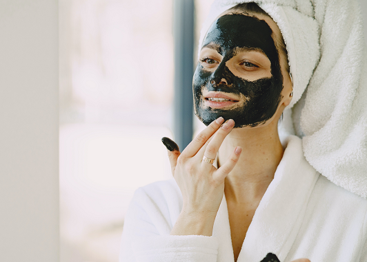 Melalui bahan-bahan yang ada di rumah, kamu bisa membuat masker wajah kamu sendiri. (Foto: Ilustrasi. Dok. Pexels.com)