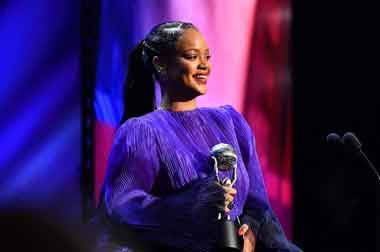 Rihanna Salah Satu Musisi Terkaya di Dunia