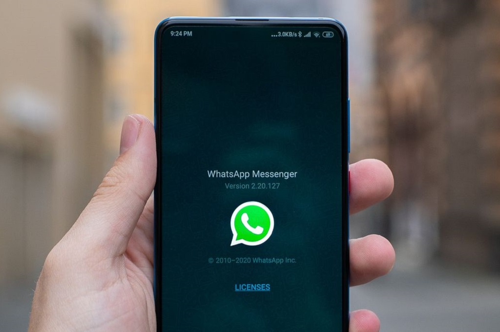Begini cara menikmati layanan panggilan video WhatsApp hingga 8 orang partisipan. 