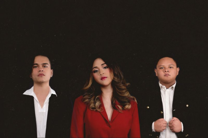 Perkenalan Band Algorhythm dalam Singel Distimia