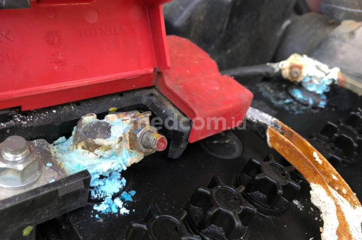 Kutub Aki Berkapur? Bersihkan Pakai Air Panas