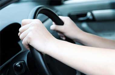 Benarkah Pengemudi Usia Remaja Cenderung Ugal-ugalan?