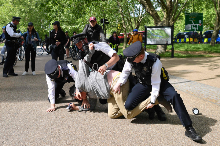 Langgar Social Distancing, 19 Pendemo di London Ditangkap