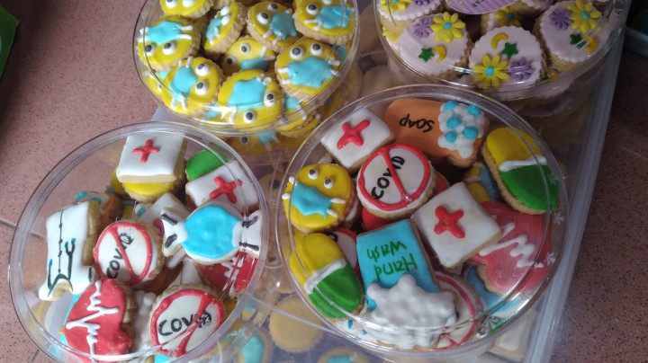 Pengrajin di Yogyakarta Ciptakan Kue Lebaran Bermotif Covid-19