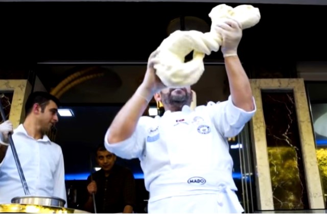 Alasan Kenapa Es Krim Turki Tak Mudah Meleleh