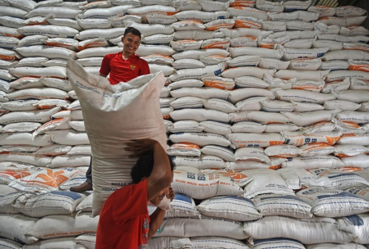 Bulog Serap Gabah Petani Jaga Stok Beras Nasional