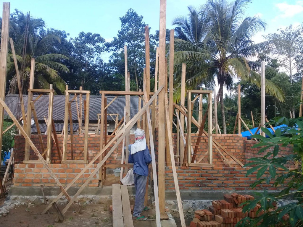 Perbaikan rumah tak layak huni di Lampung. Foto: Kementerian PUPR