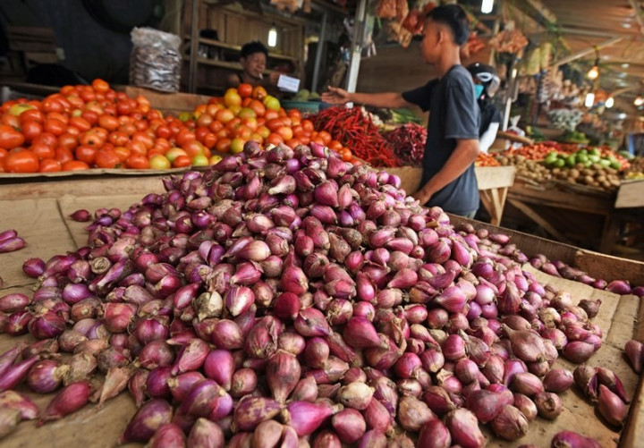 Harga Bawang Merah dan Daging Merangkak Naik