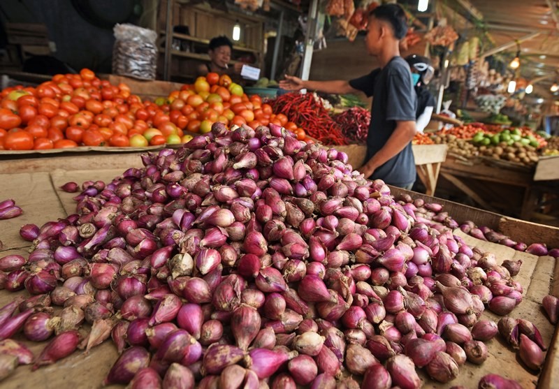 Harga Bawang Merah dan Daging Merangkak Naik