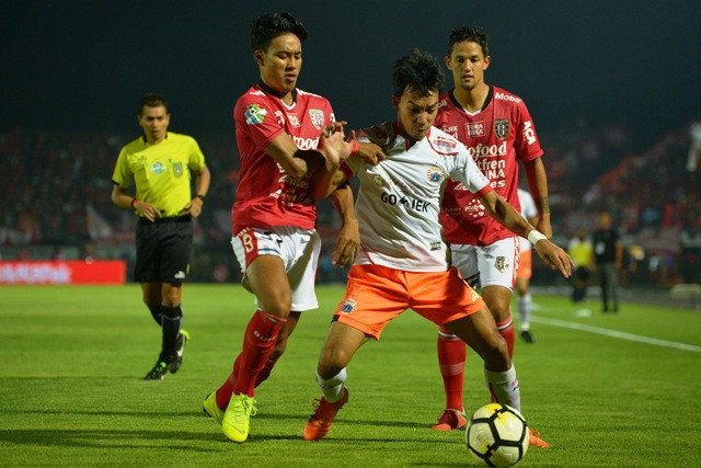 Bali United Serahkan Bantuan Puluhan Ribu Masker di Denpasar