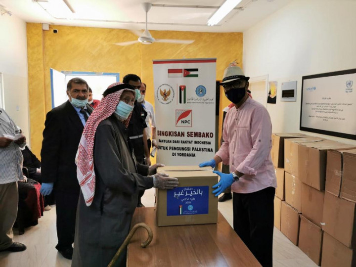 Indonesia Bagikan 600 Sembako untuk Masyarakat Palestina