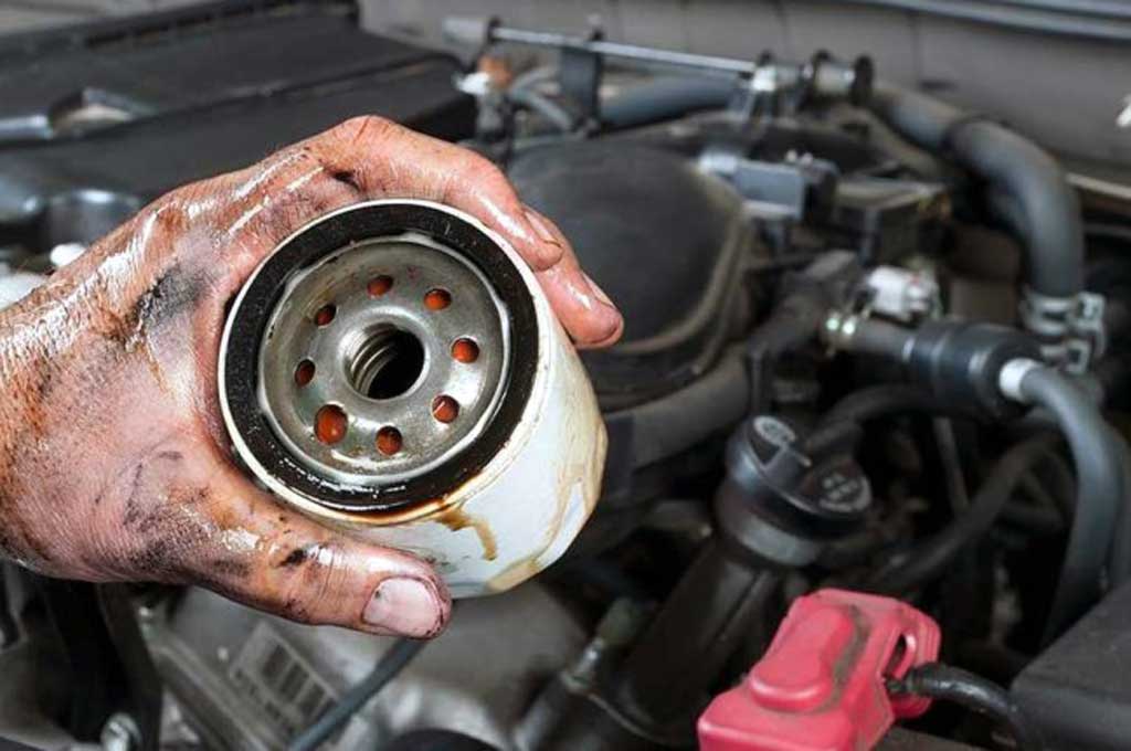 Lakukan penggantian filter oli secara berkala bikin mesin mobil lebih awet. Mycarneedsthis