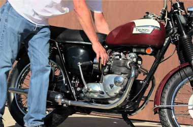 Begini Cara Mengatasi Kick Starter Motor yang Macet