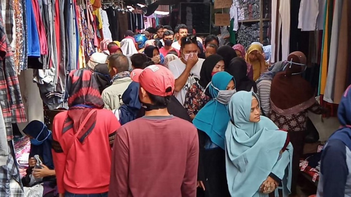 Mengabaikan Korona demi Baju Lebaran