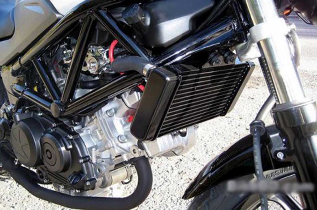 Radiator sepeda motor juga harus dirawat berkala agar mesin tak overheat. DBBikes