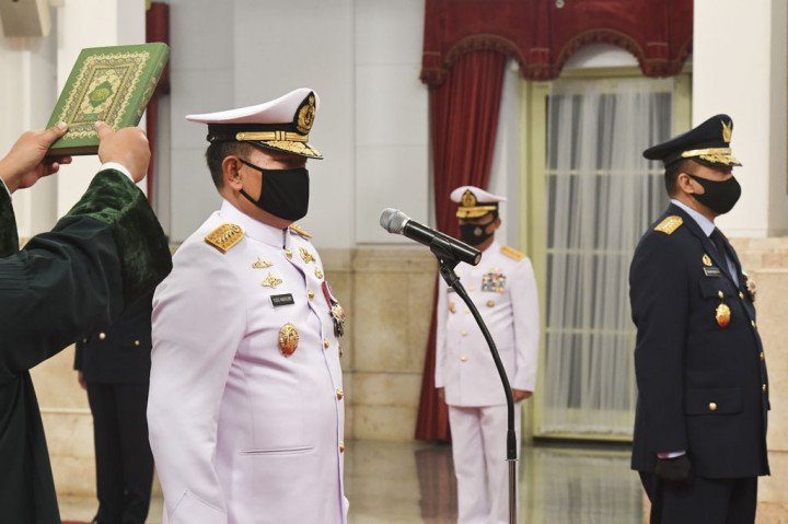 Jokowi Lantik KSAL dan KSAU