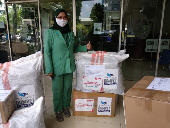 Yayasan Media Group Sumbang APD ke Empat RS