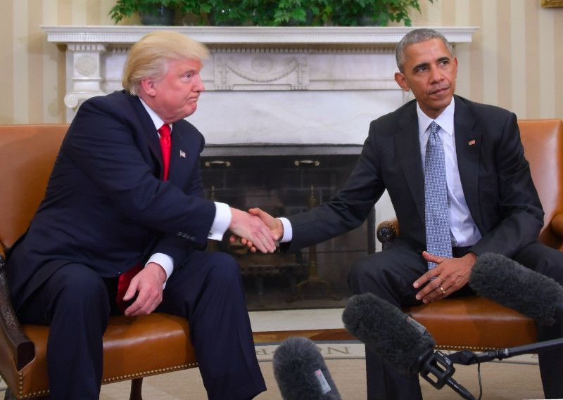 Hubungan Donald Trump dan Barack Obama memburuk di tengah pandemi covid-19. Foto: AFP