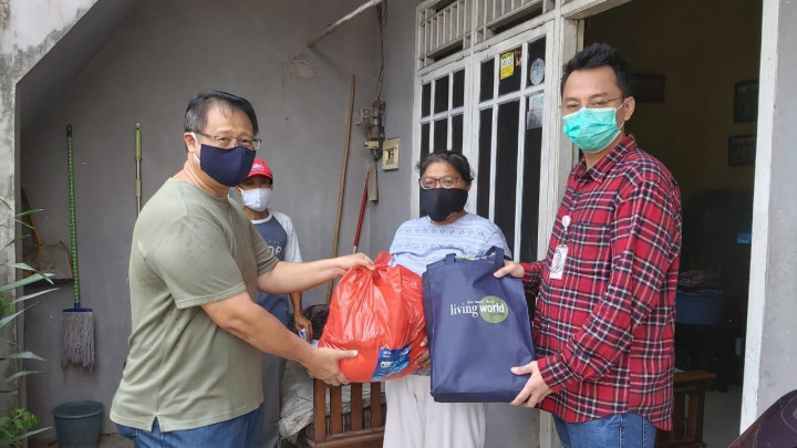 Living World Care Kembali Salurkan Bantuan kepada Masyarakat Sekitar