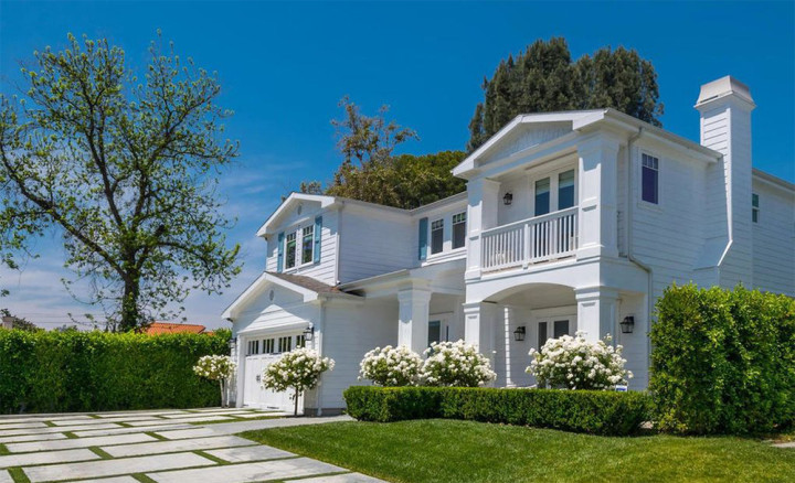 Rumah Serba Putih Dakota Fanning Dijual Rp39 Miliar Rumah Serba Putih Dakota Fanning Dijual Rp39 Miliar
