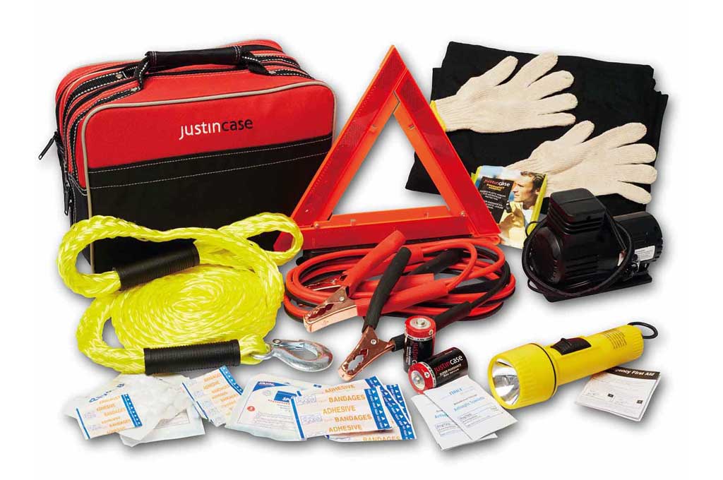 Jangan abai perkakas yang wajib ada di mobil saat melakukan perjalanan mudik. Walmart