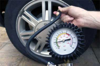 Ukur Tekanan Ban Wajib Tepat, Ini Alasannya