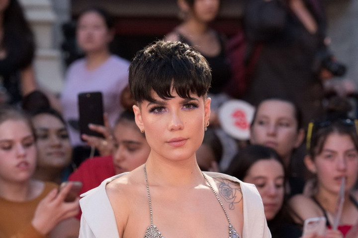Halsey Dedikasikan Album Manic untuk Diri Sendiri
