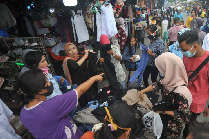 Potret Keramaian Pasar di Berbagai Daerah Jelang Lebaran