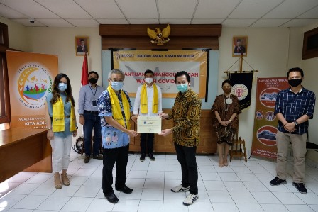 AXA Mandiri Salurkan Sembako dan APD Rp1,37 Miliar