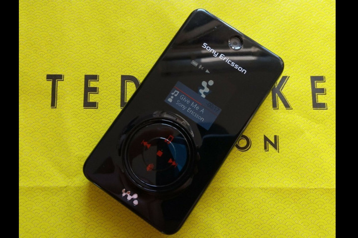 Prototipe Sony Ericsson W707 Beredar di Internet