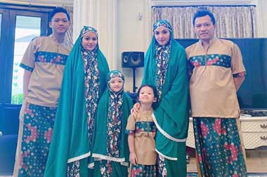 Potret Sejumlah Artis Tanah Air Salat Id dan Lebaran di Rumah