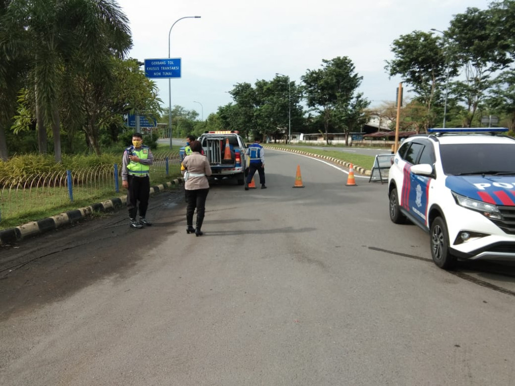 Penyekatan Pintu  Tol  Arah Jakarta di Cirebon  Berlaku 24 