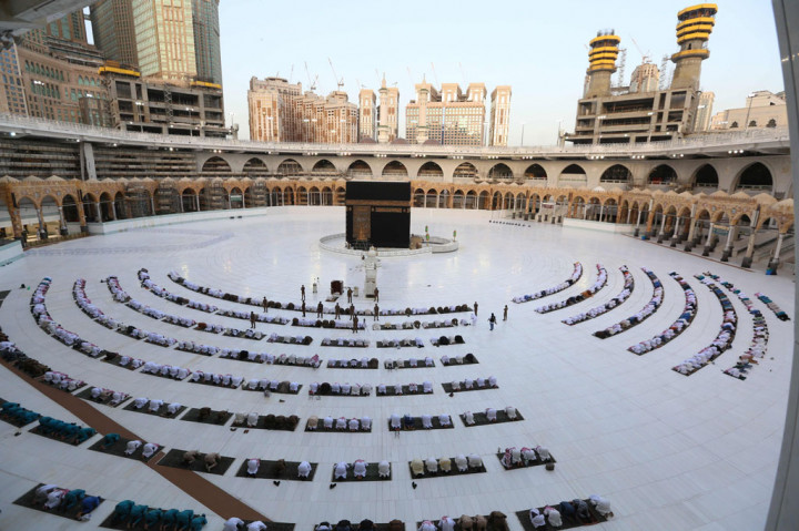 Arab Saudi Tutup Masjid Hingga Rabu