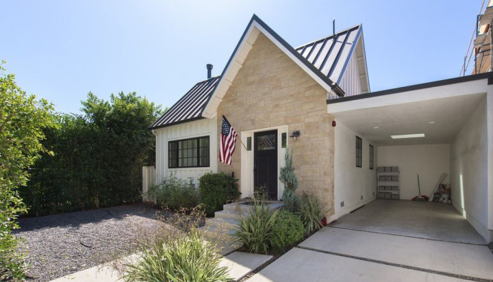 Patrick Schwarzenegger Jual Rumah Rp49 Miliar