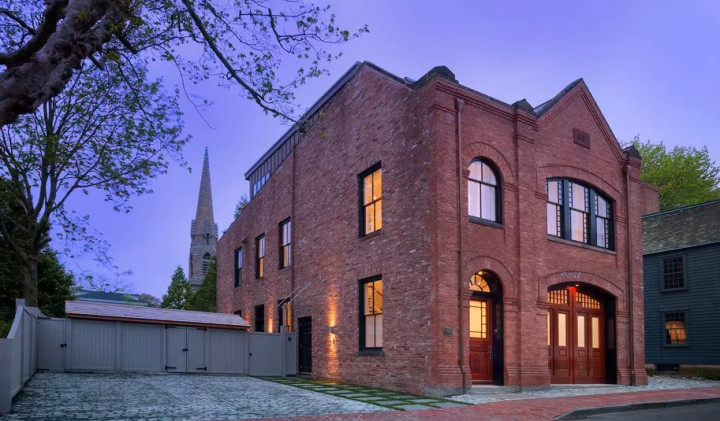 Bangunan Bekas Pemadam Kebakaran Diubah Jadi Rumah