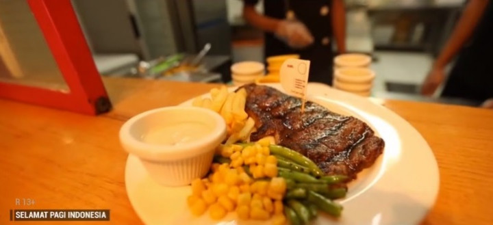 Holycow! By Chef Afit: Lawan Pandemi Lewat Inovasi Produk dan Jualan Online