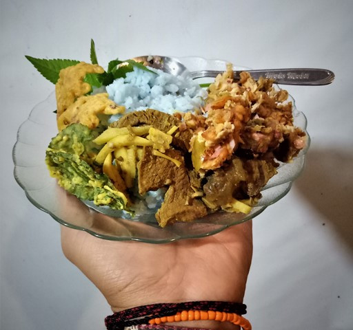 <i>Yuk,</i> Buat Nasi Biru