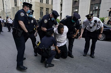 Demo Mengecam Kematian Floyd Meluas ke Seantero AS