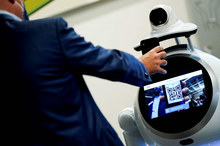 RS di Belgia Dilengkapi Robot Patroli Covid-19