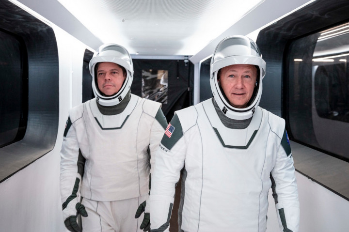 Baju Astronaut SpaceX Buatan Desainer Kostum The Avengers