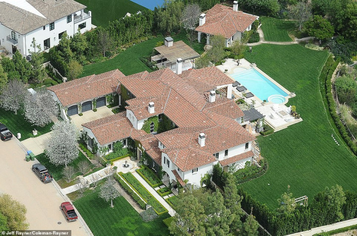 Intip Rumah Khloé Kardashian yang Dibeli dari Justin Beiber