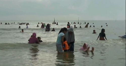 Warga Tuban Nekat Tetap Gelar Tradisi <i>Dus-Dusan</i>