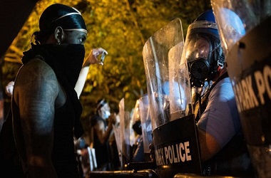 Puluhan Kota di AS Terapkan Jam Malam