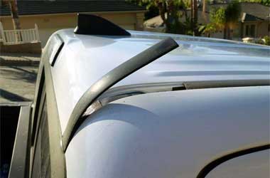 Penyebab dan Cara Mengatasi Karet List Atap Mobil Rusak